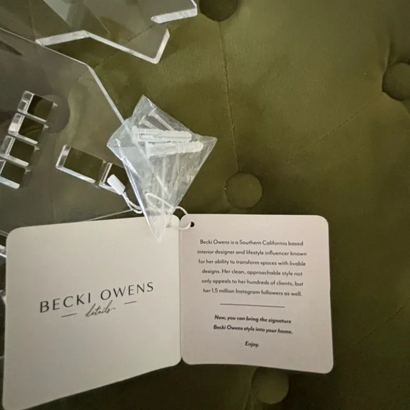 NWT - Two Acrylic Hook Wall Racks - Picture 11 of 11